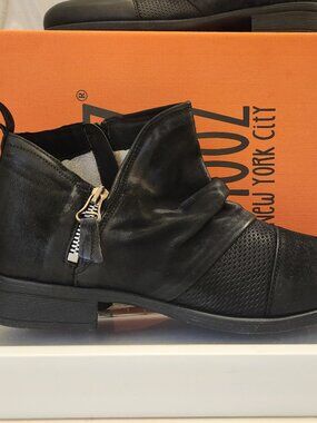 Miz Mooz Slinky Black Leather Booties. NIB. Size 9.5